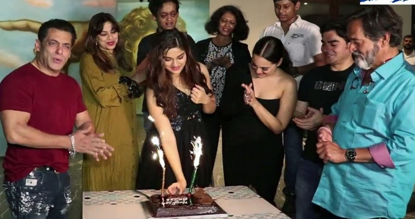 दबंग 3'' टीम का डबल सेलिब्रेशन, सईं मांजरेकर के जन्मदिन और फिल्म की रिलीज का एक साथ मनाया जश्न दबंग 3'' टीम का डबल सेलिब्रेशन, सईं मांजरेकर के जन्मदिन और फिल्म की रिलीज का एक साथ मनाया जश्न